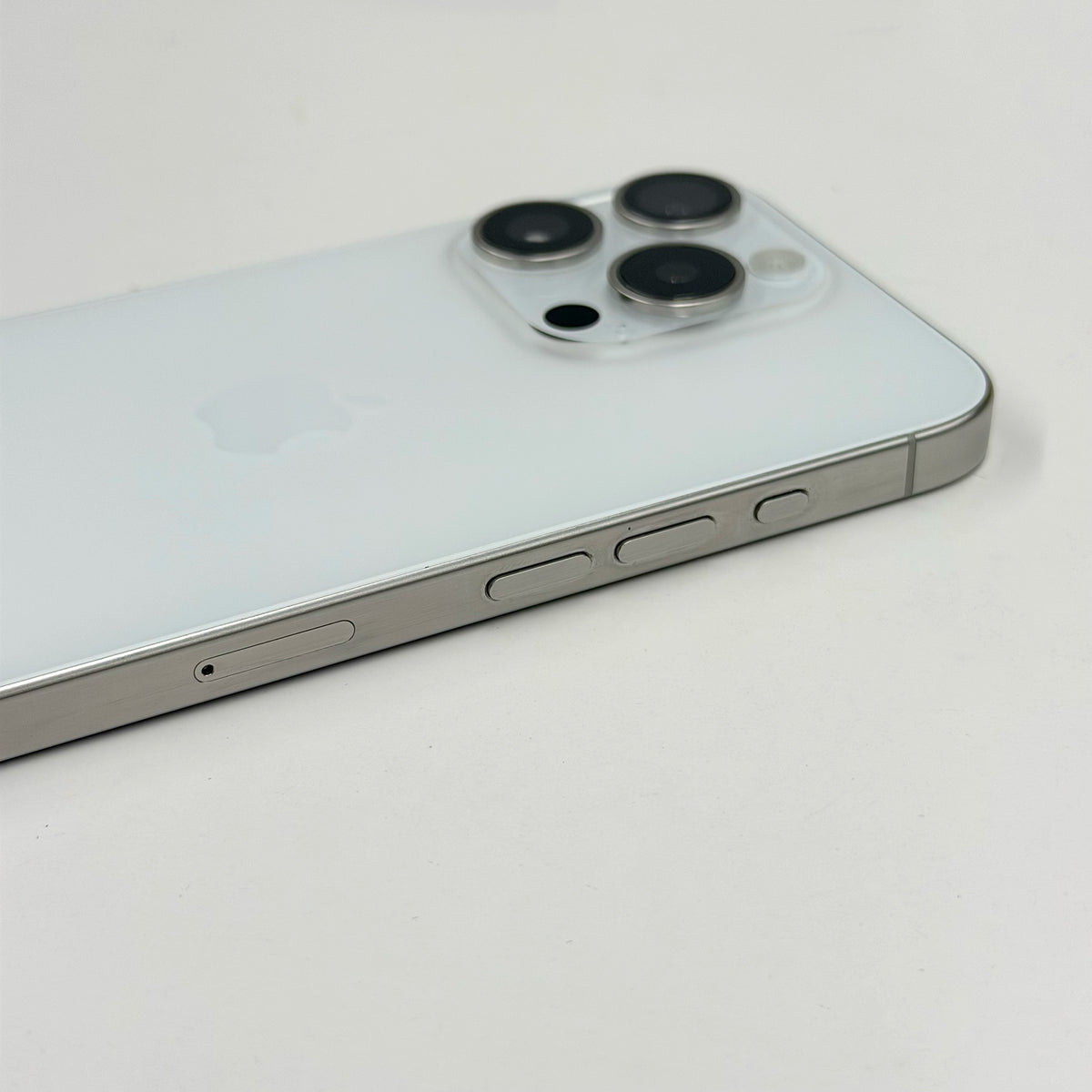 iPhone 15 Pro 256GB White Titanium 100% Battery (A Grade) T8949