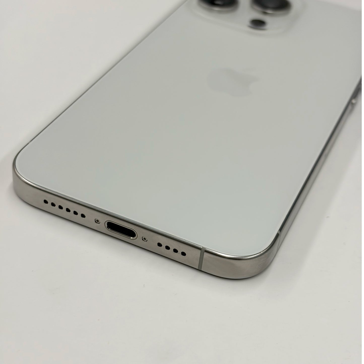 iPhone 15 Pro Max 256GB White Titanium A Grade 99% Battery - T8690