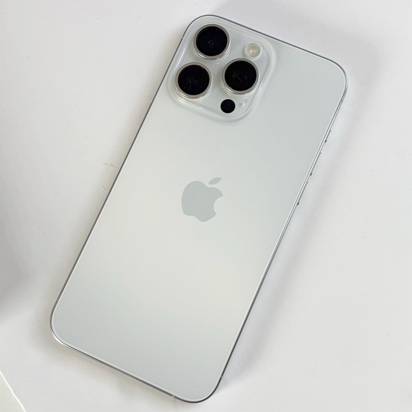 iPhone 15 Pro Max 512GB White Titanium C Grade 84% Battery - T8694