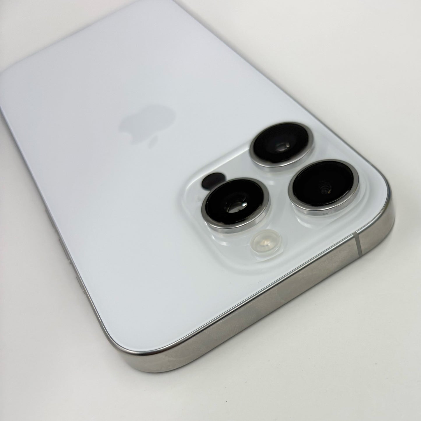iPhone 16 Pro 256GB White Titanium A Grade 92% Battery T8652