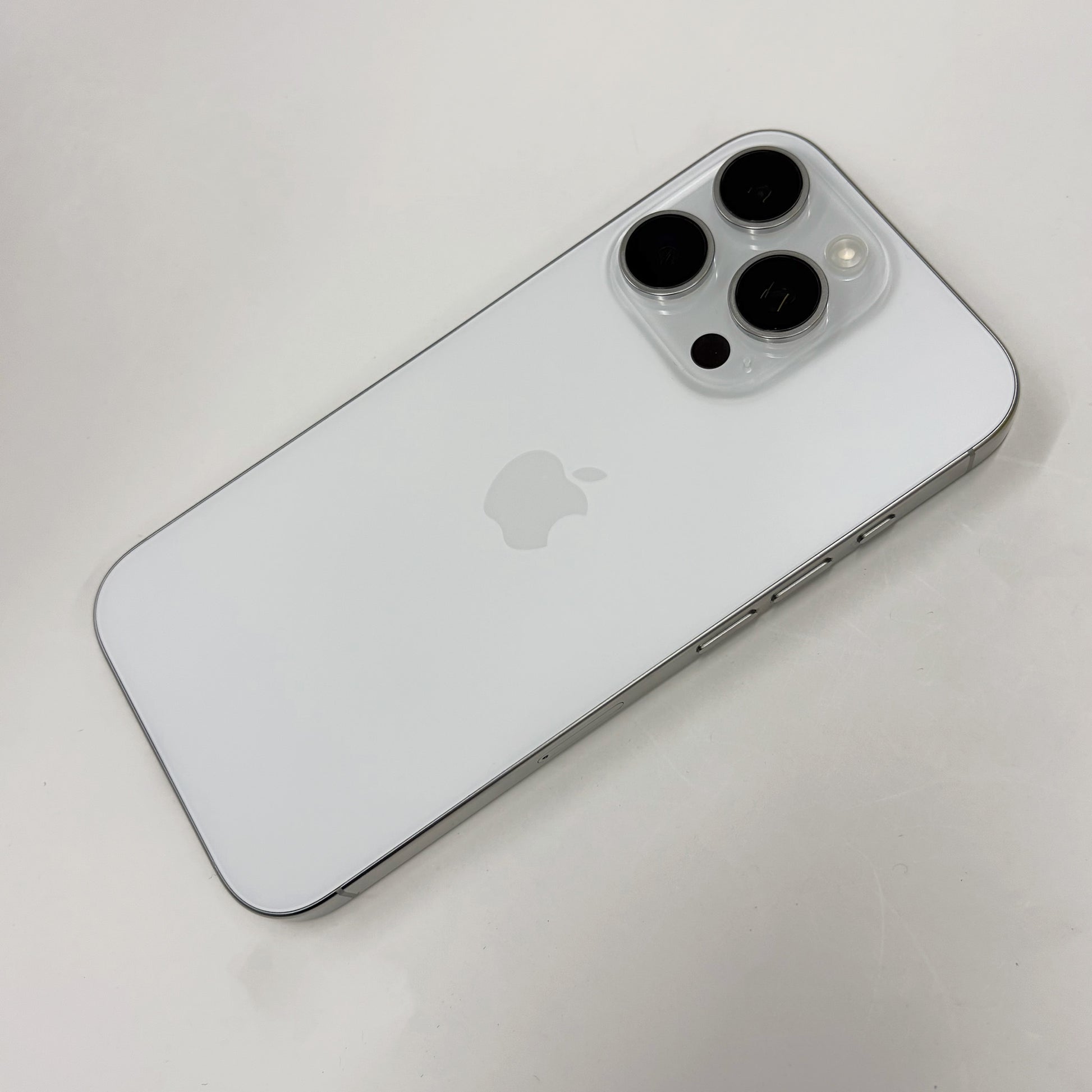 iPhone 16 Pro 256GB White Titanium A Grade 92% Battery T8652