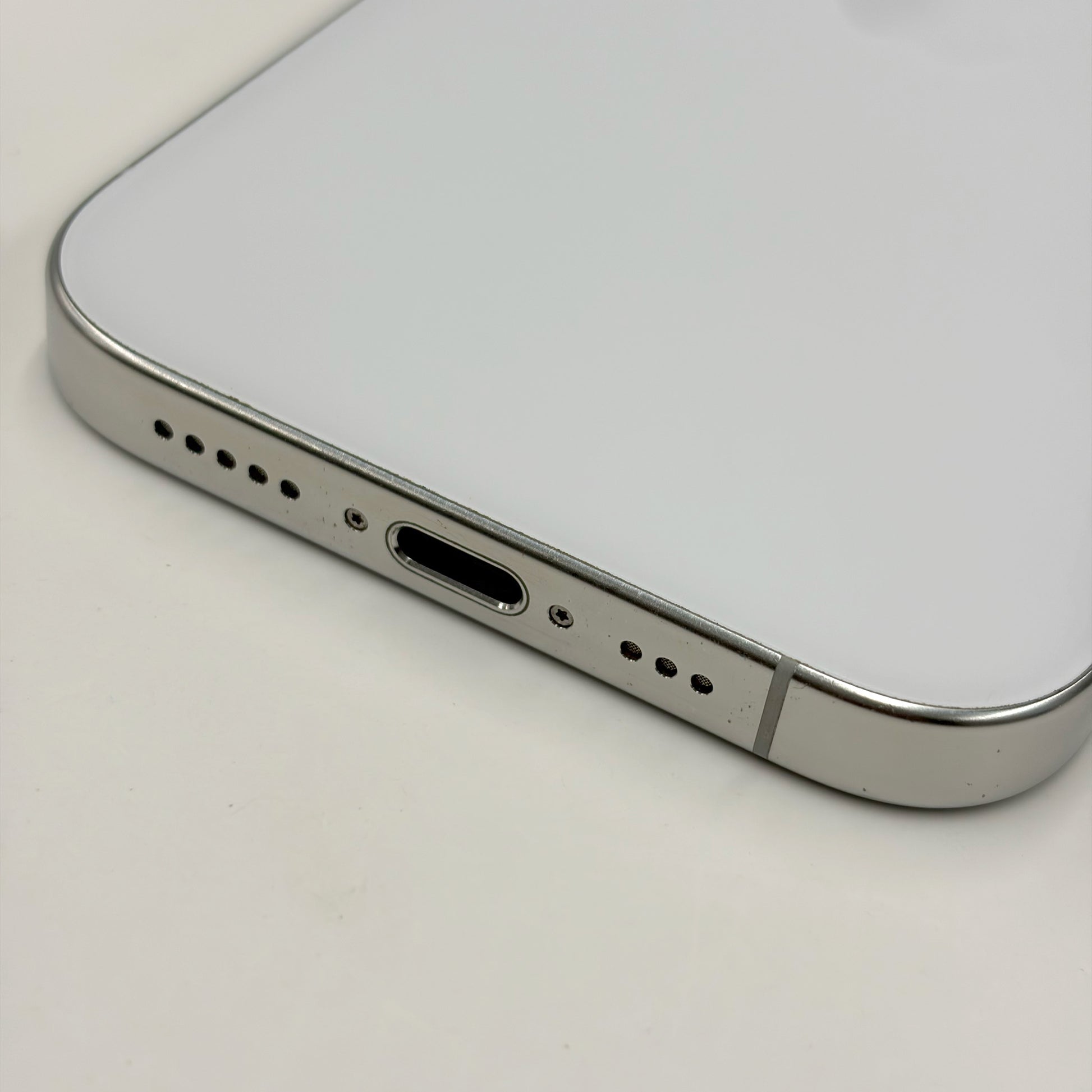 iPhone 16 Pro 256GB White Titanium A Grade 92% Battery T8688