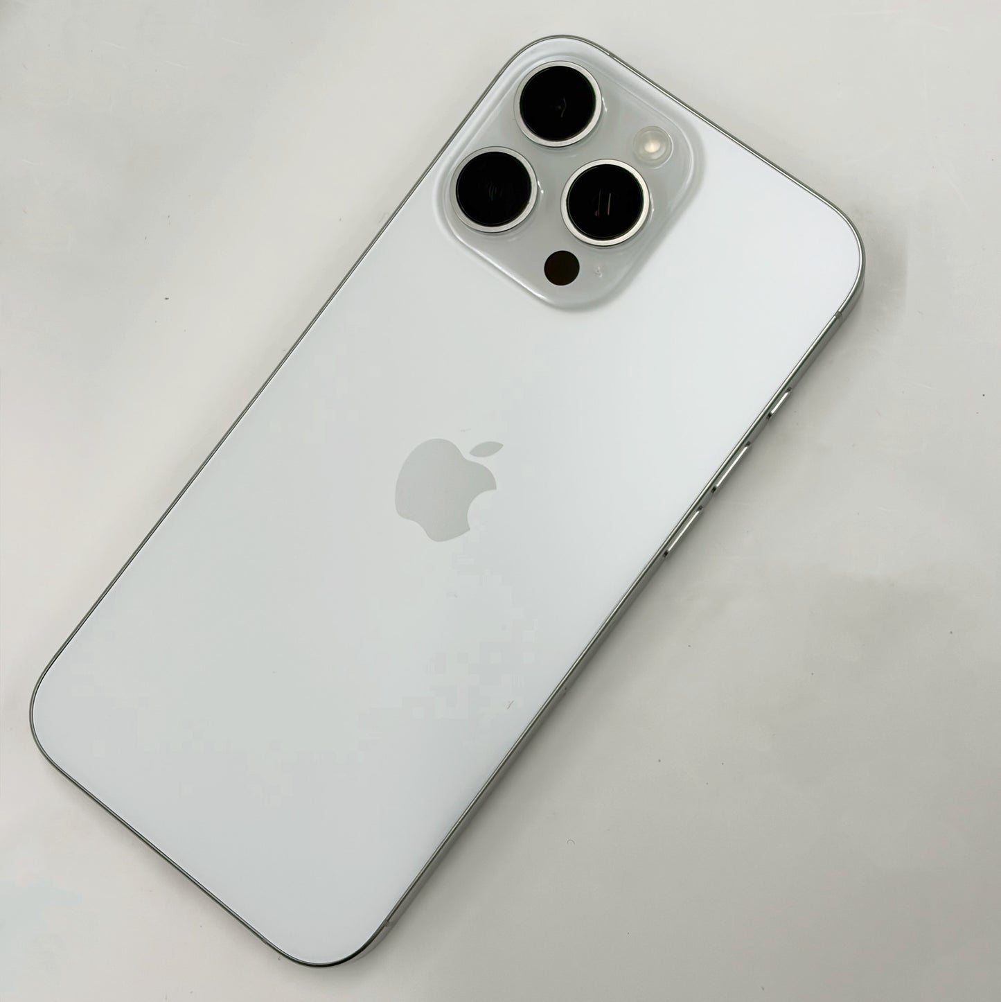 iPhone 16 Pro Max 256GB White Titanium A Grade 100% Battery T8657