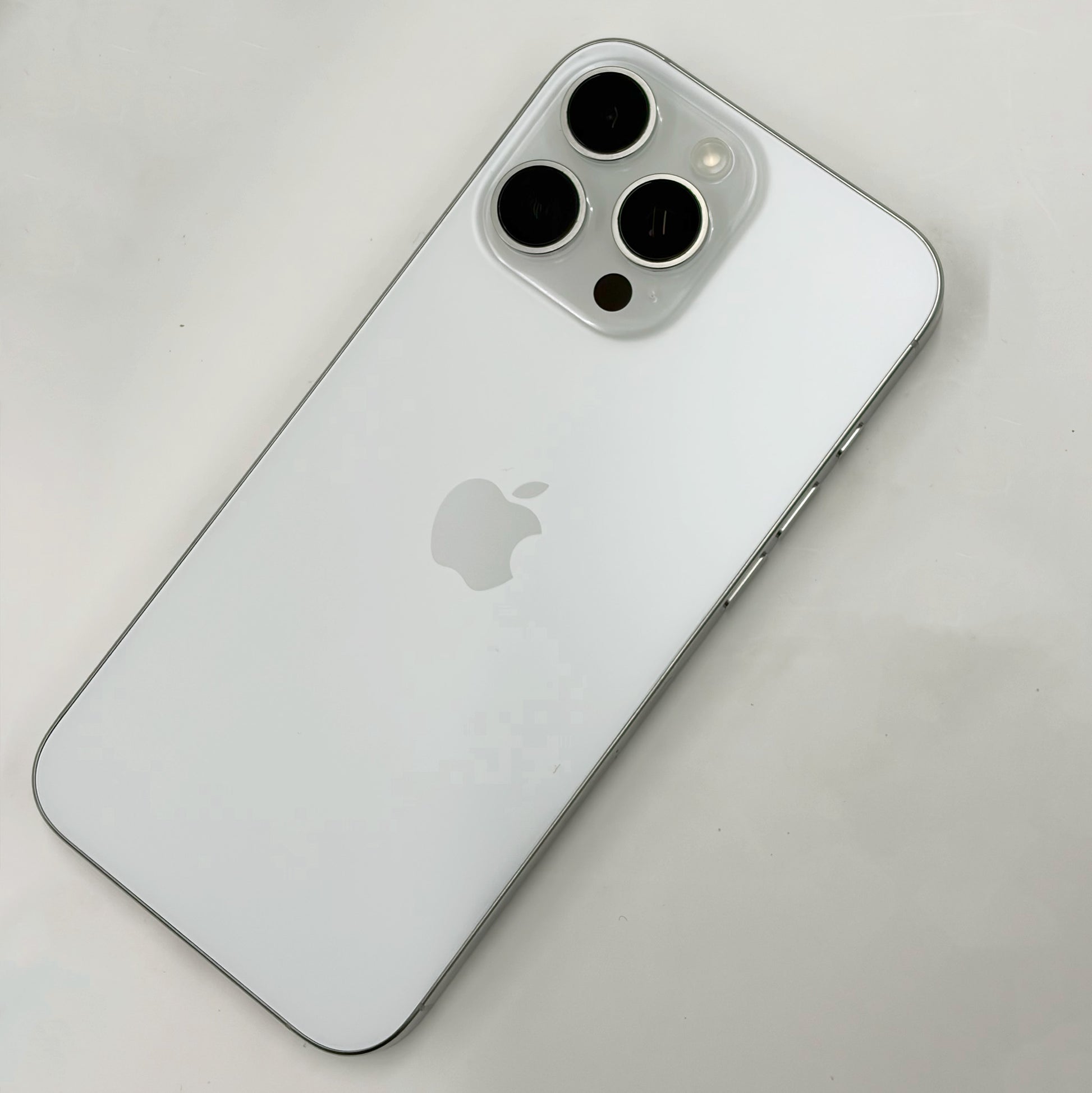 iPhone 16 Pro Max 256GB White Titanium A Grade 100% Battery T8657