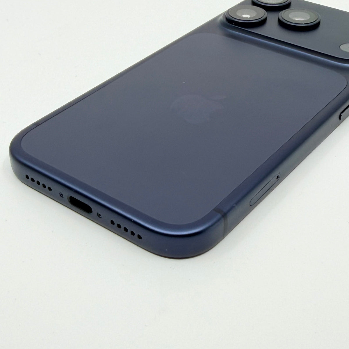 iPhone 17 Pro 1TB Deep Blue 100% Battery (A Grade) T8997