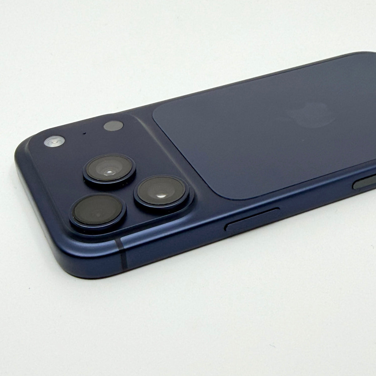iPhone 17 Pro 1TB Deep Blue 100% Battery (A Grade) T8997
