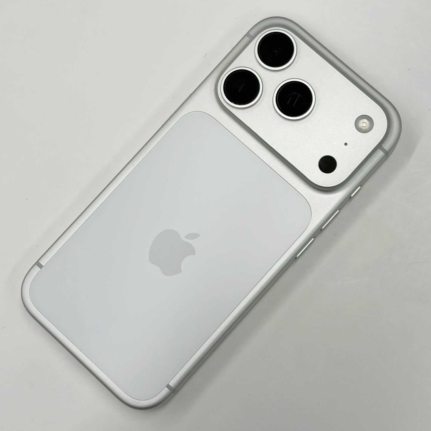 iPhone 17 Pro 256GB Silver A Grade 100% Battery T8681