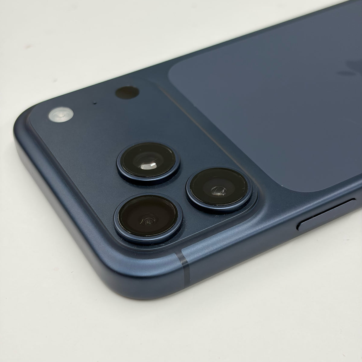 iPhone 17 Pro Max 256GB Deep Blue A Grade 100% Battery T8919