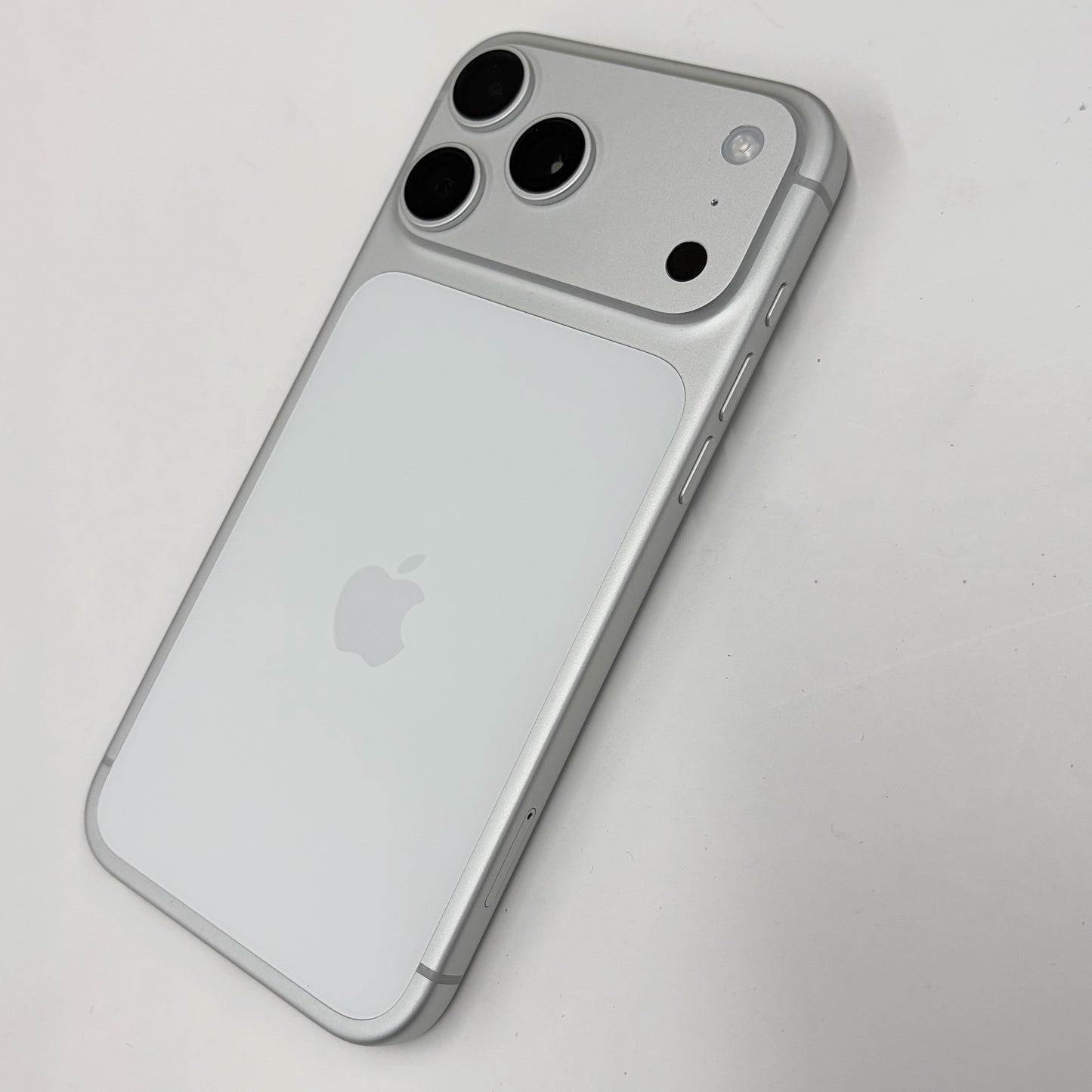iPhone 17 Pro Max 256GB Silver A Grade 100% Battery T8653
