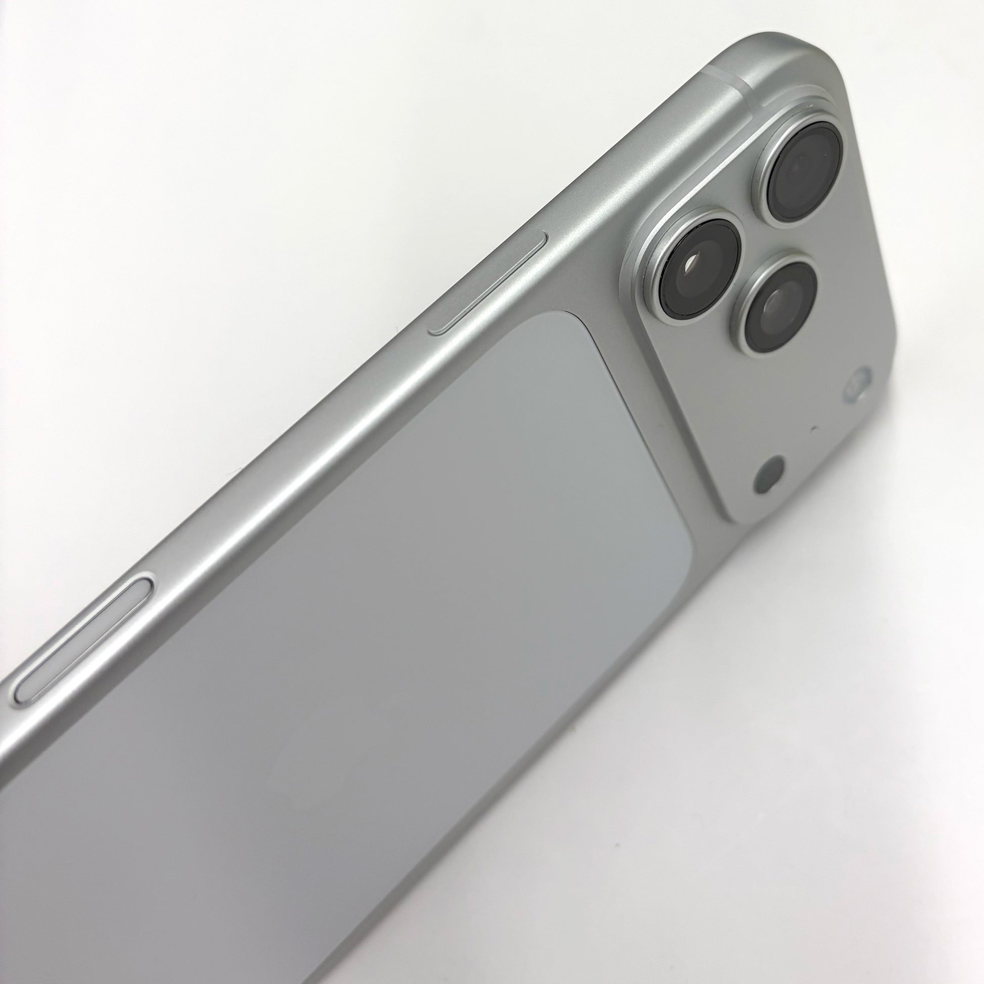 iPhone 17 Pro Max 256GB Silver A Grade 100% Battery T8653