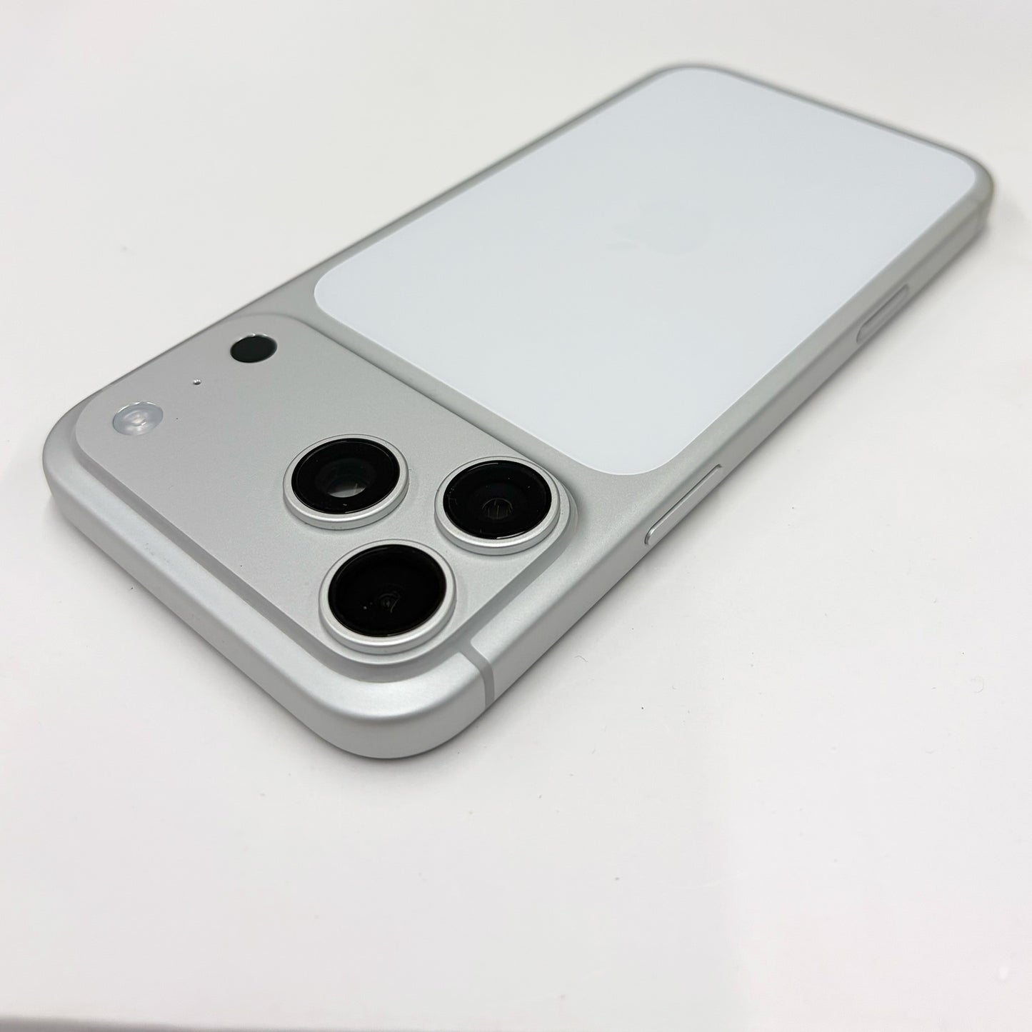 iPhone 17 Pro Max 256GB Silver A Grade 100% Battery T8653