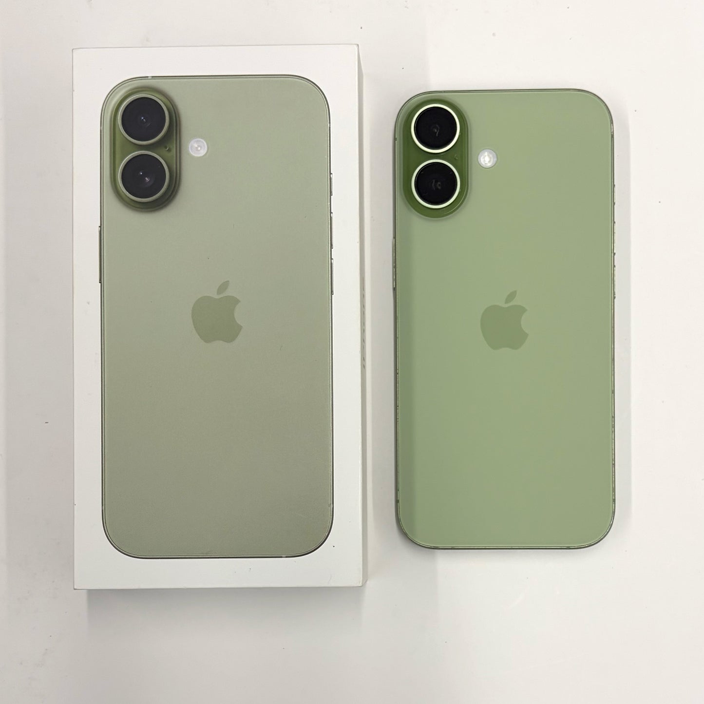 iPhone 17 Sage Green 256GB B Grade 99% Battery T8713