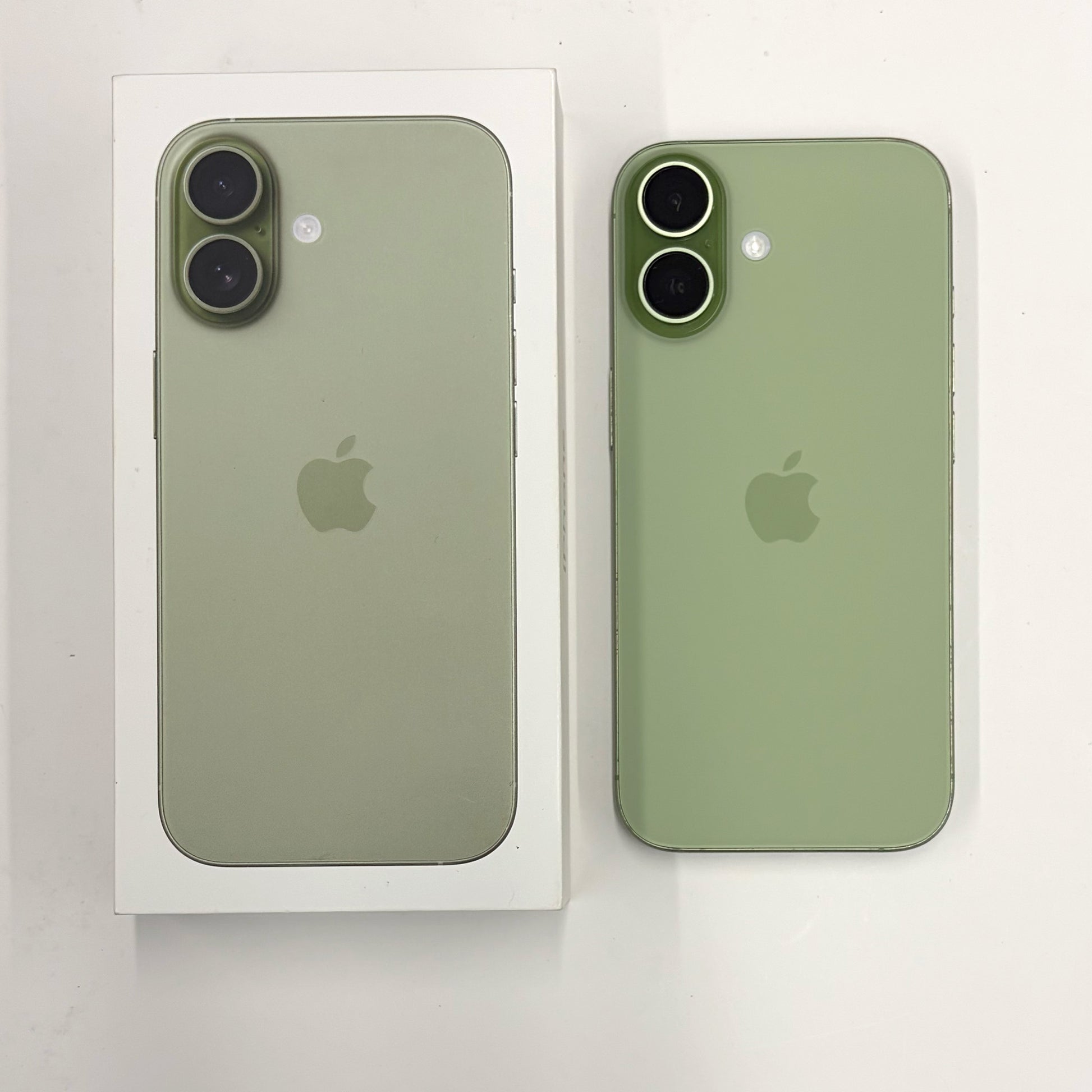 iPhone 17 Sage Green 256GB B Grade 99% Battery T8713