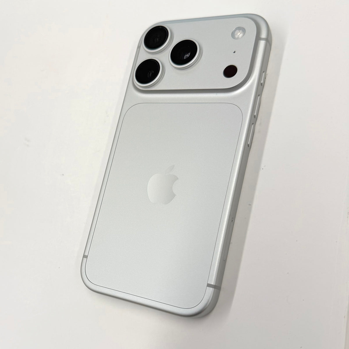 iPhone 18 Pro Silver 256GB 100% Battery (A Grade) T8994