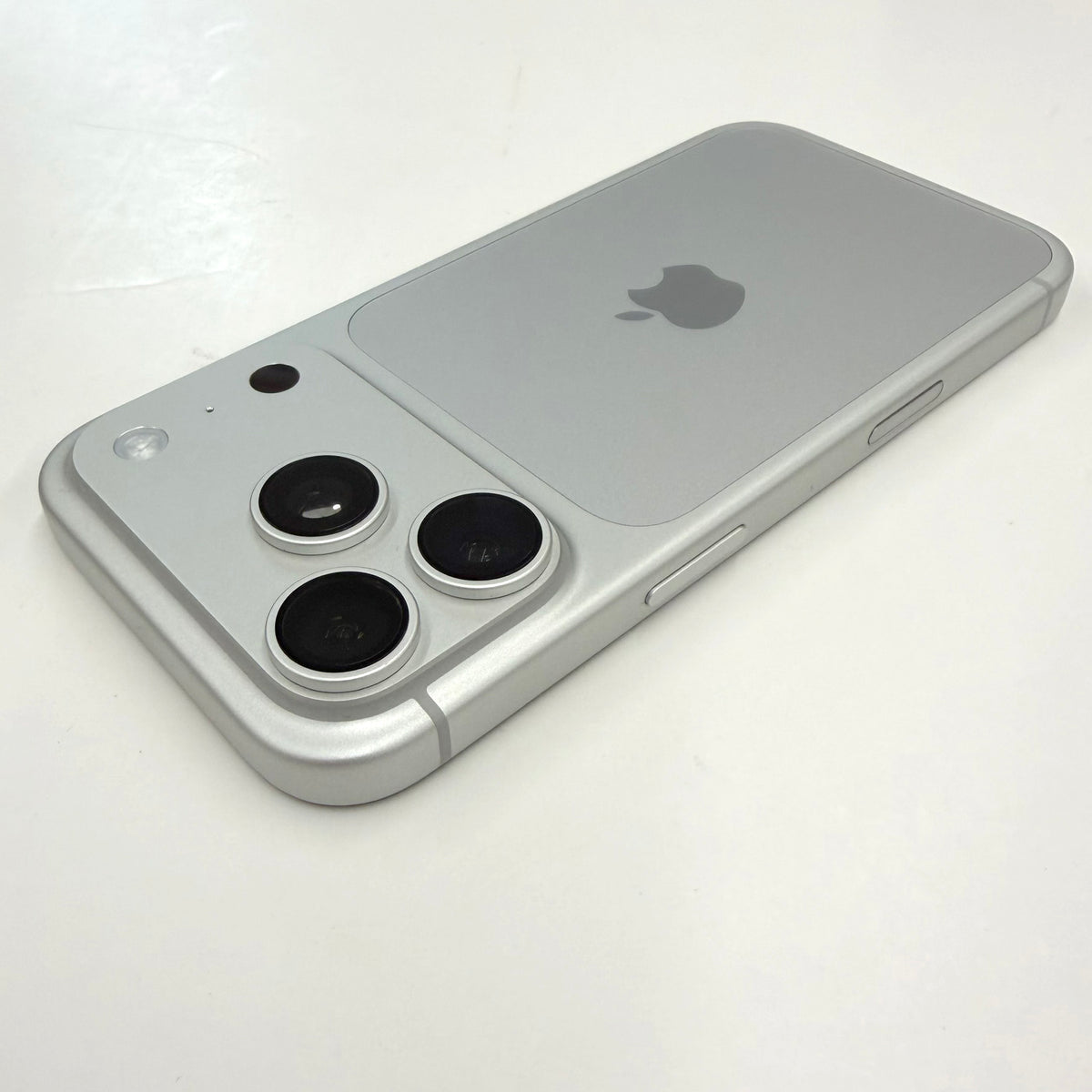 iPhone 18 Pro Silver 256GB 100% Battery (A Grade) T8994