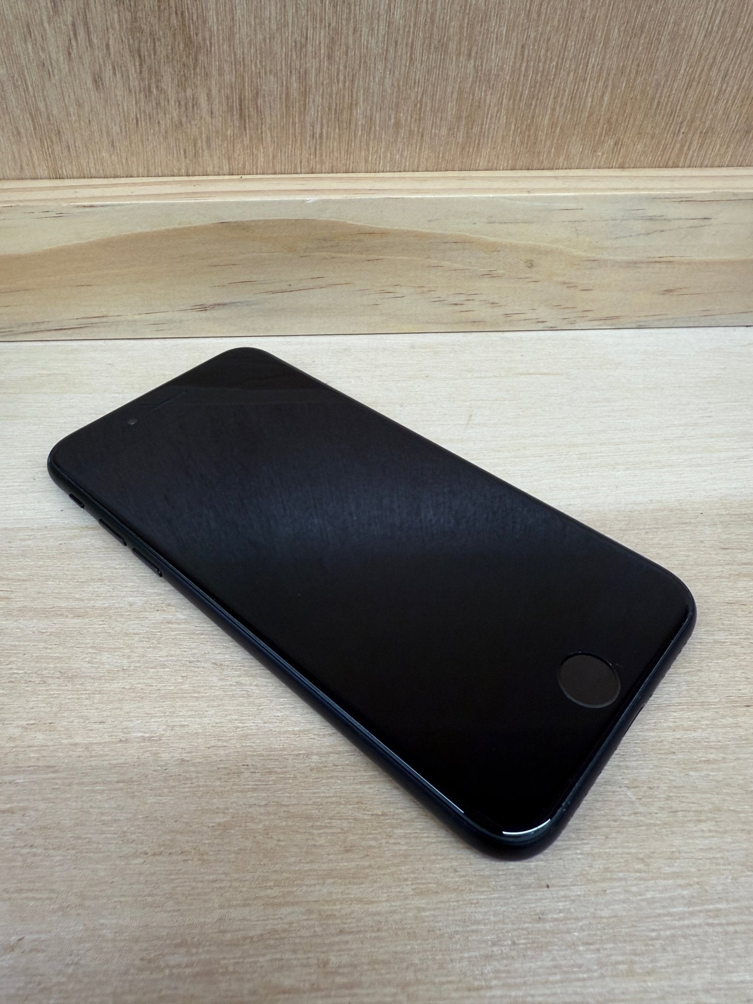 iPhone SE 2nd Gen - trade.com.au