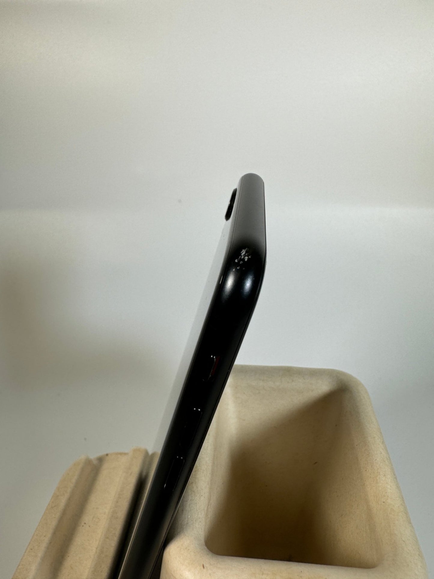 iPhone SE 2nd Gen - trade.com.au