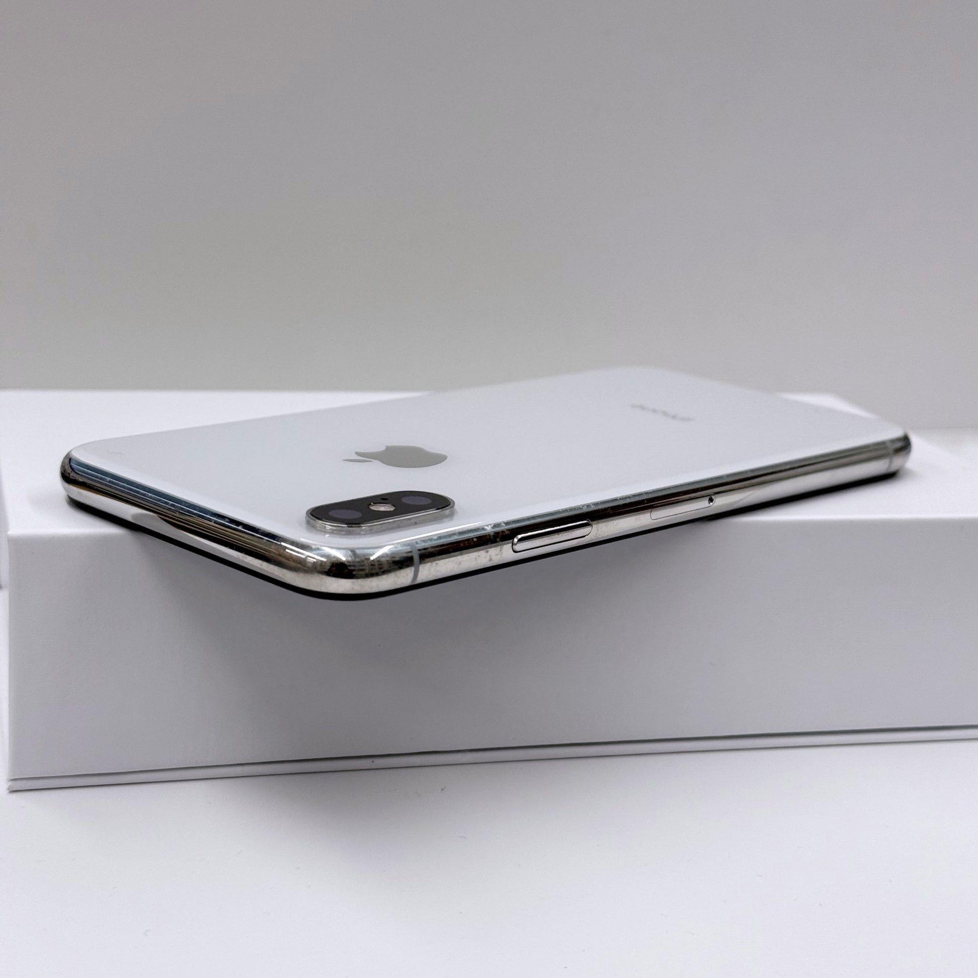 iPhone X 64GB Silver - trade.com.au