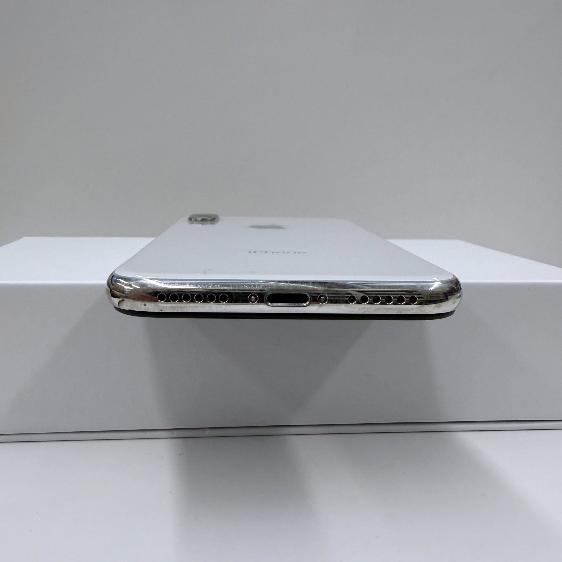 iPhone X 64GB Silver - trade.com.au
