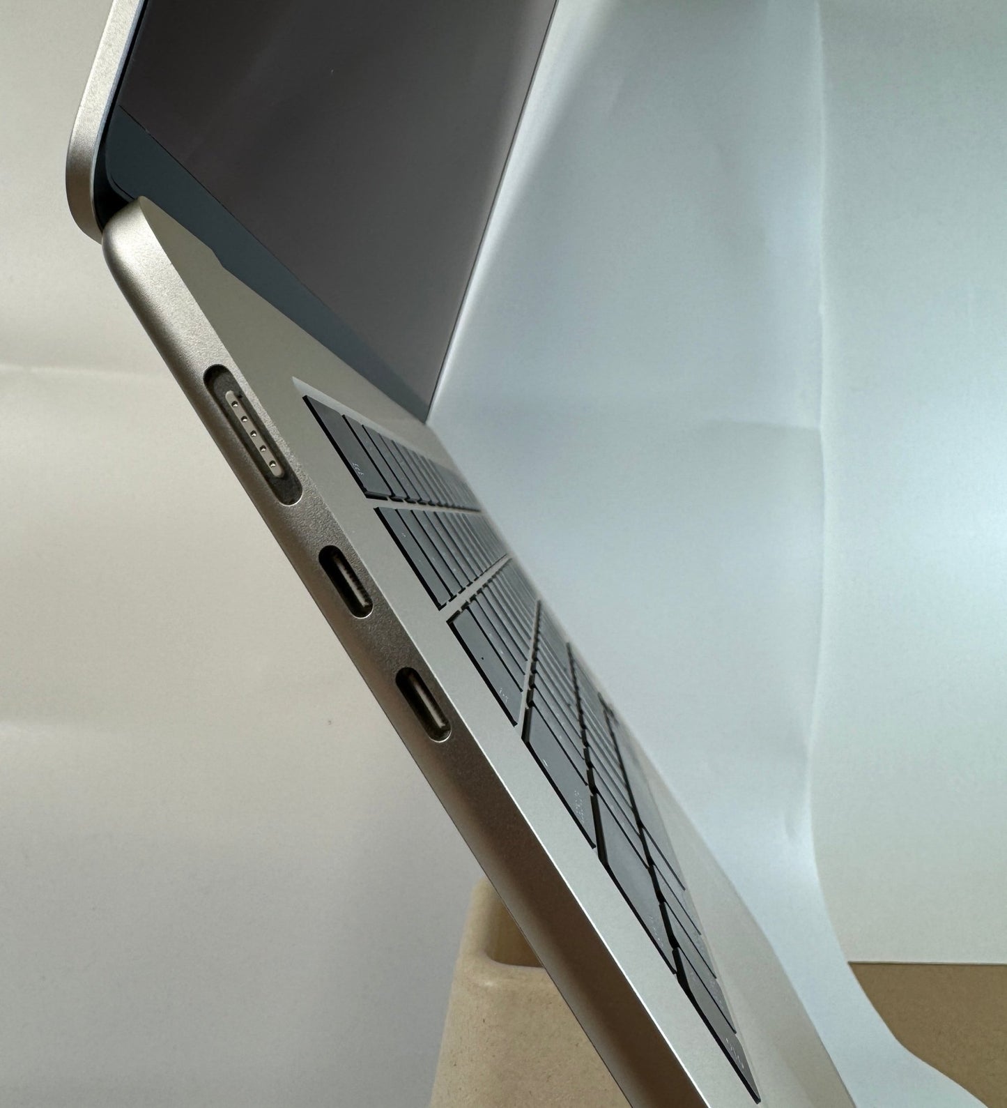 MacBook Air M2 15" A2941 - trade.com.au