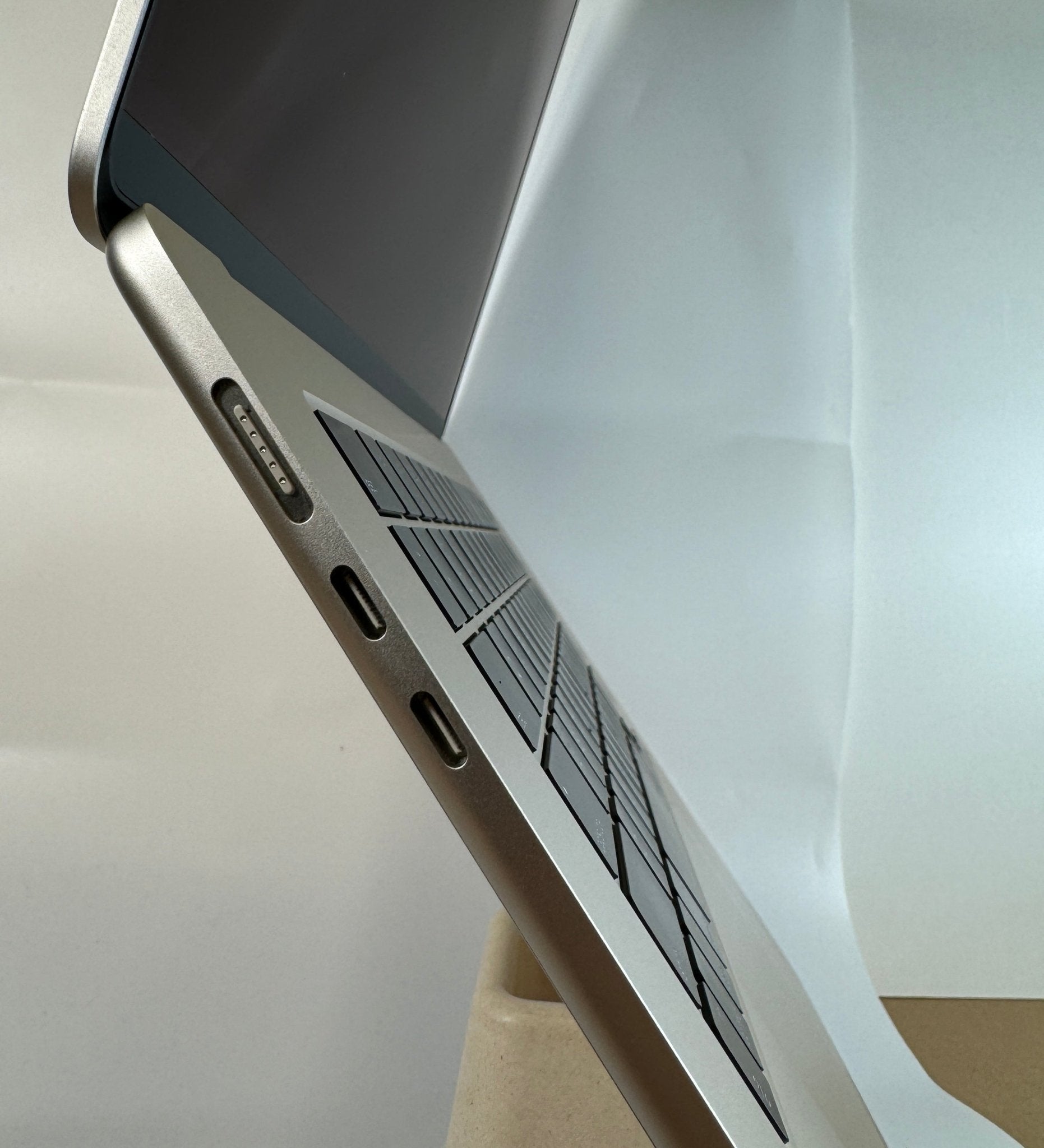 MacBook Air M2 15" A2941 - trade.com.au