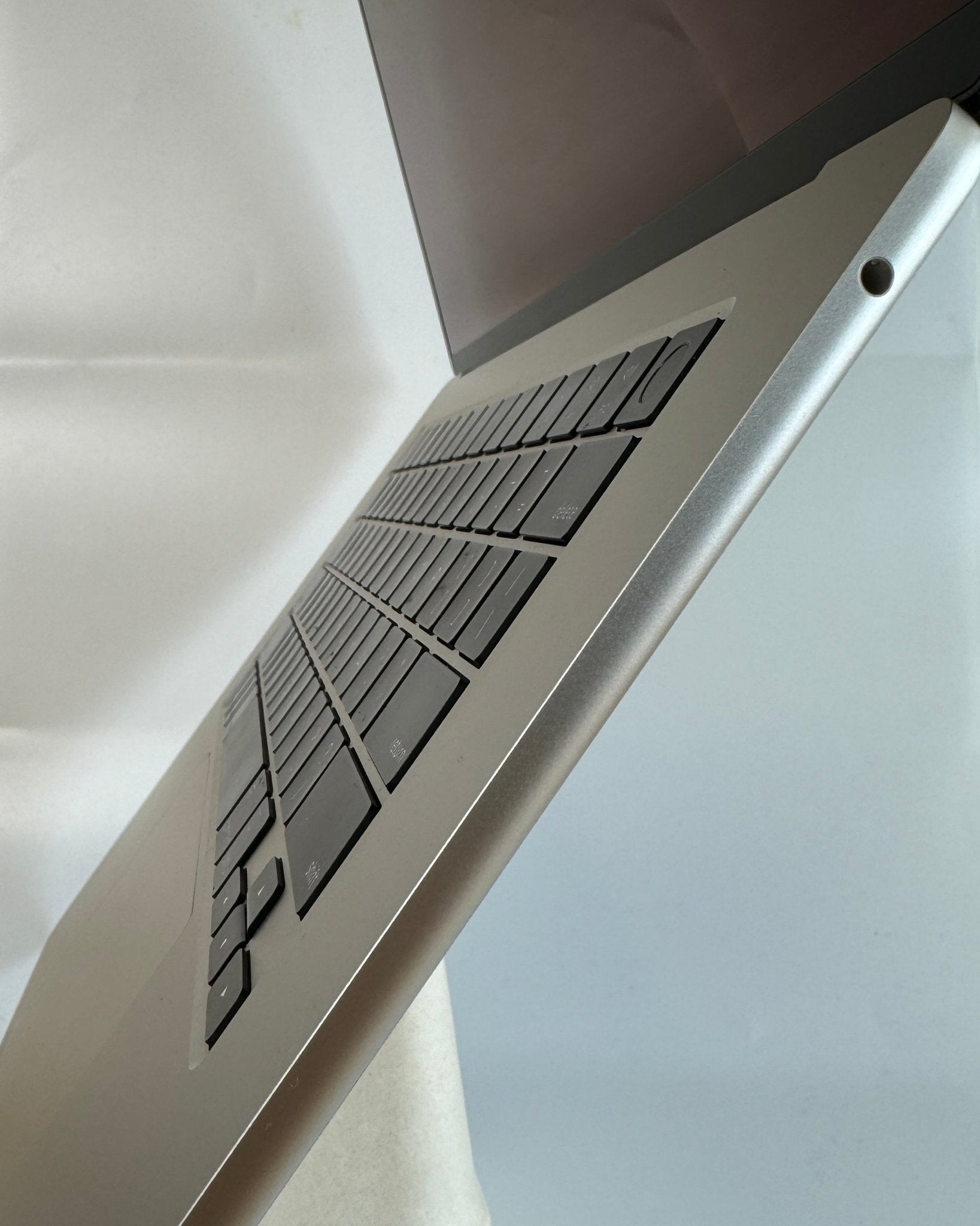 MacBook Air M2 15" A2941 - trade.com.au