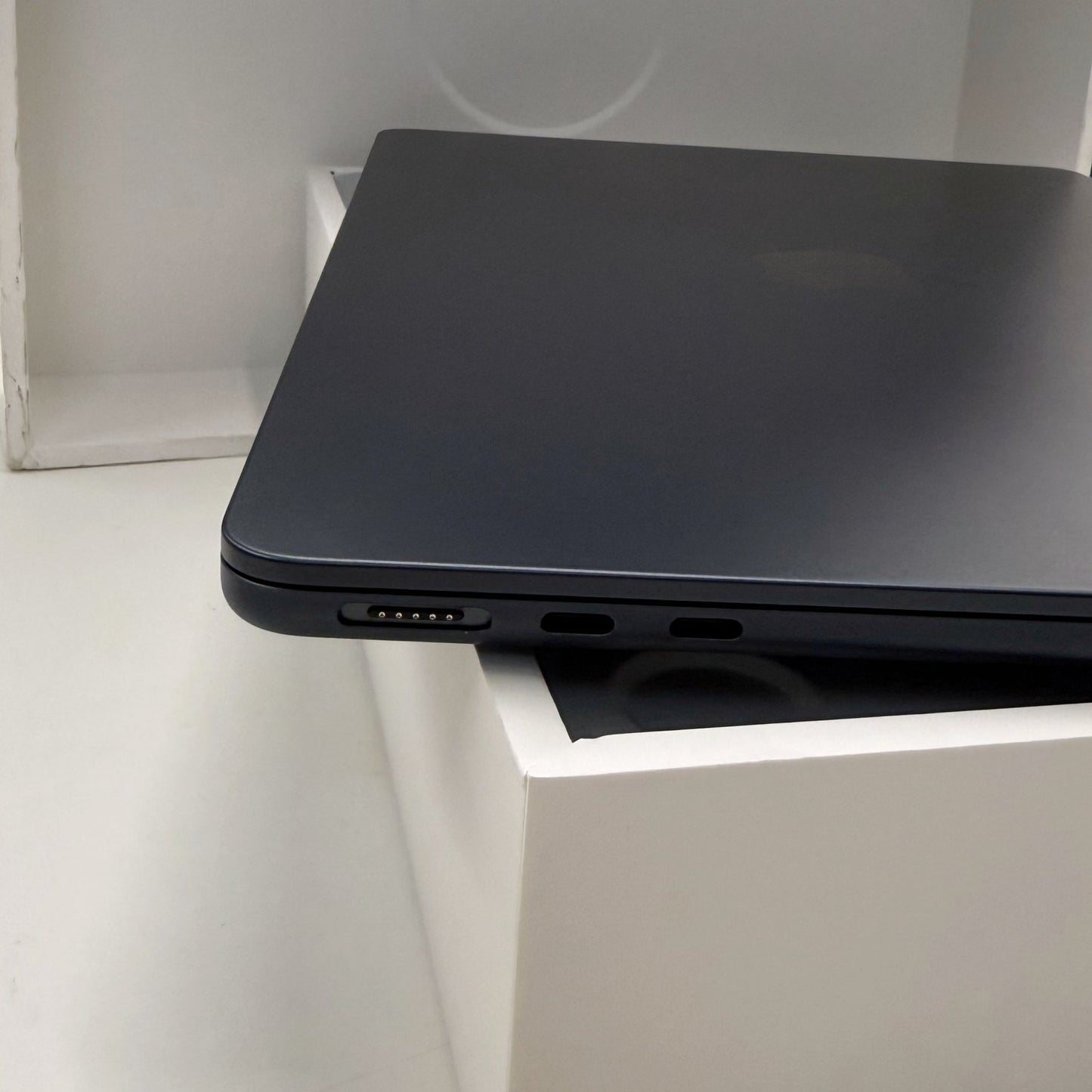 MacBook Air M3 13" (A3113) 256GB Midnight 2024 T8070 - trade.com.au