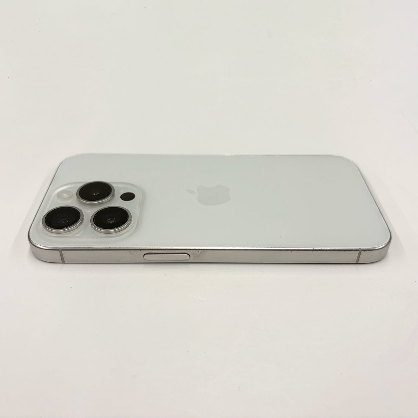 iPhone 15 Pro 256GB White Titanium 89% Battery B Grade T8669