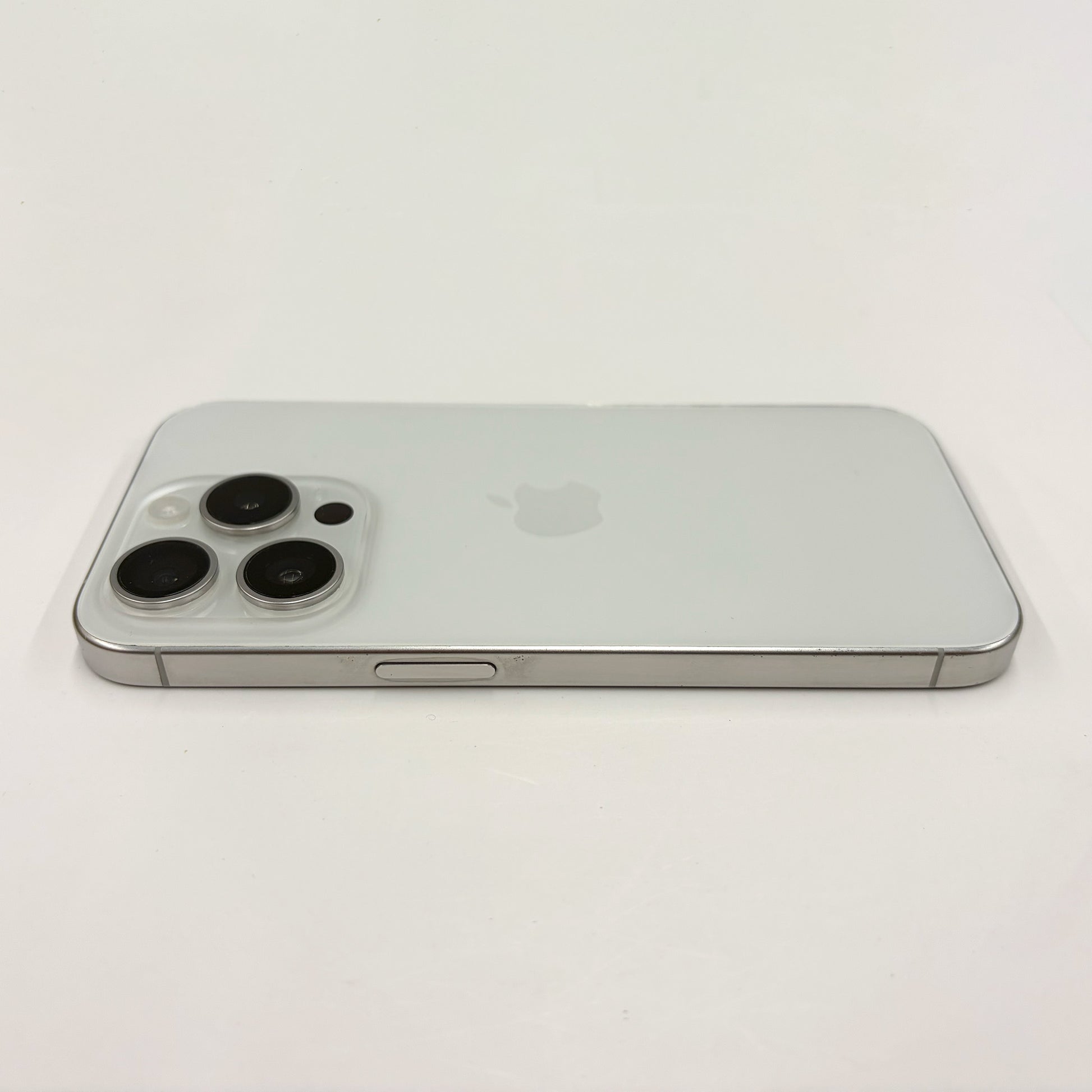 iPhone 15 Pro 256GB White Titanium 89% Battery B Grade T8669