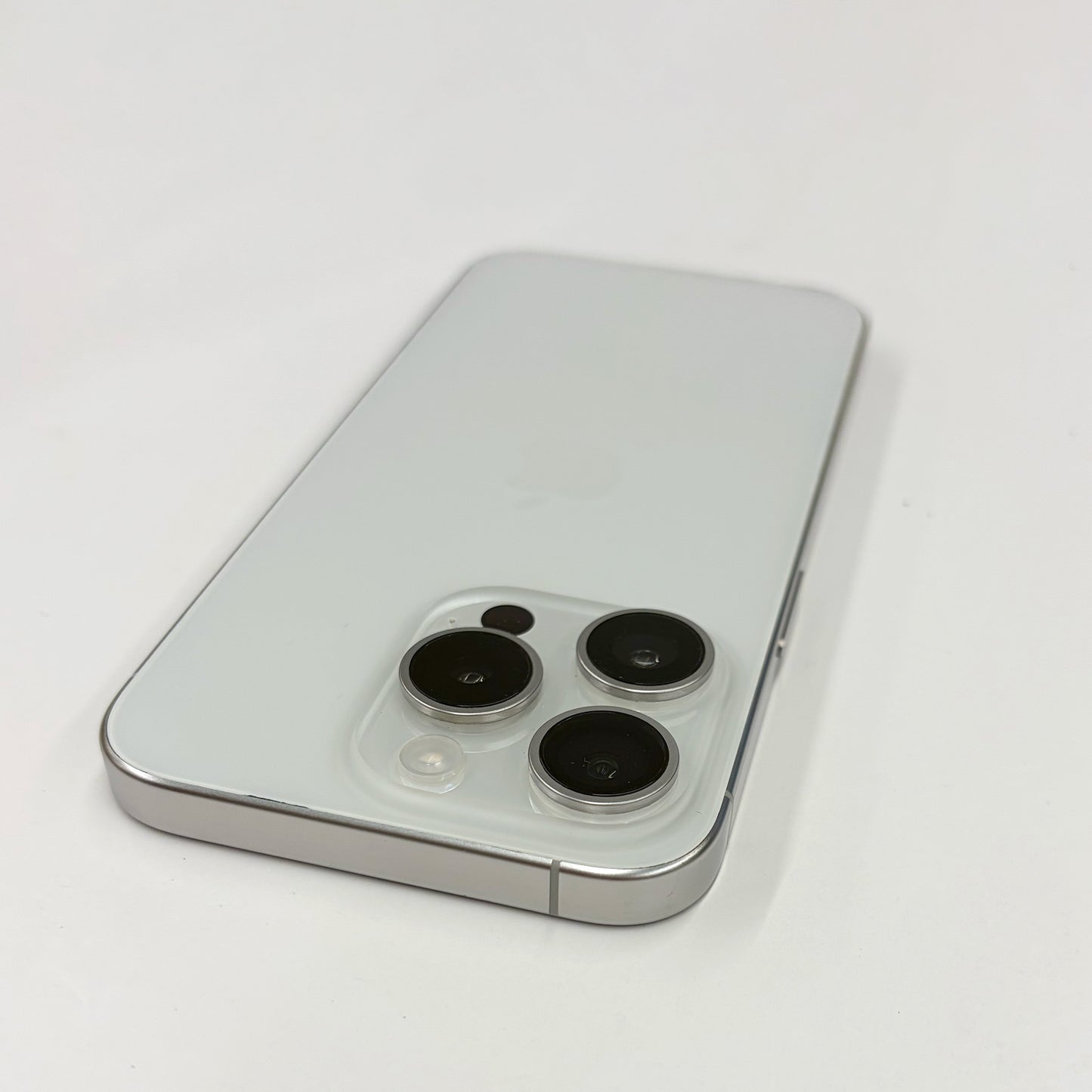 iPhone 15 Pro 256GB White Titanium 89% Battery B Grade T8669