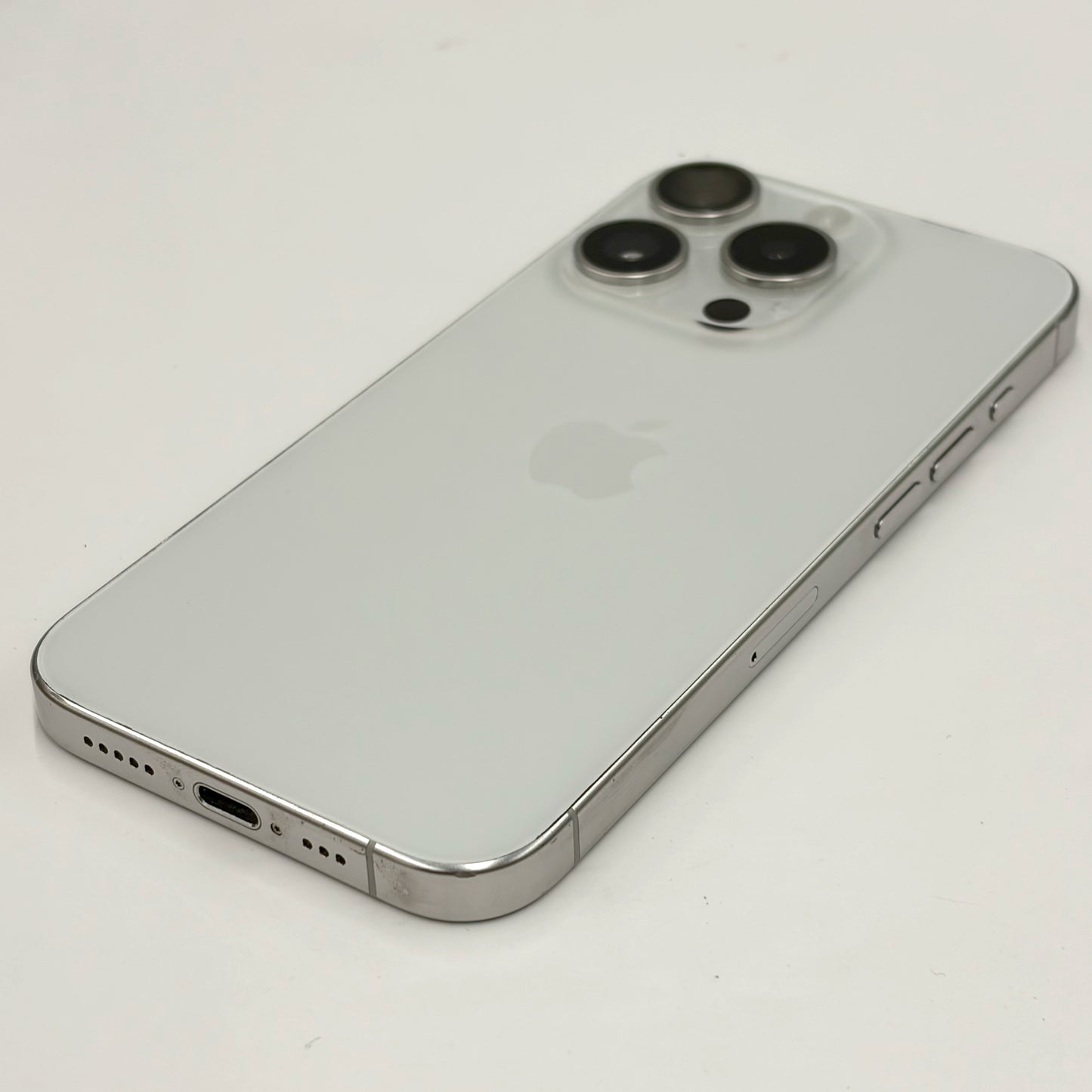 iPhone 15 Pro 256GB White Titanium 89% Battery B Grade T8669