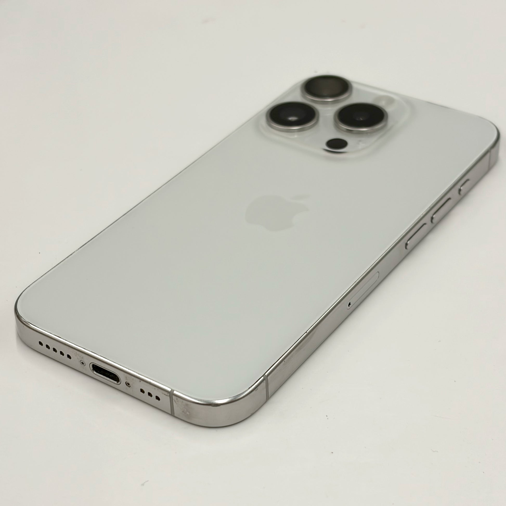 iPhone 15 Pro 256GB White Titanium 89% Battery B Grade T8669