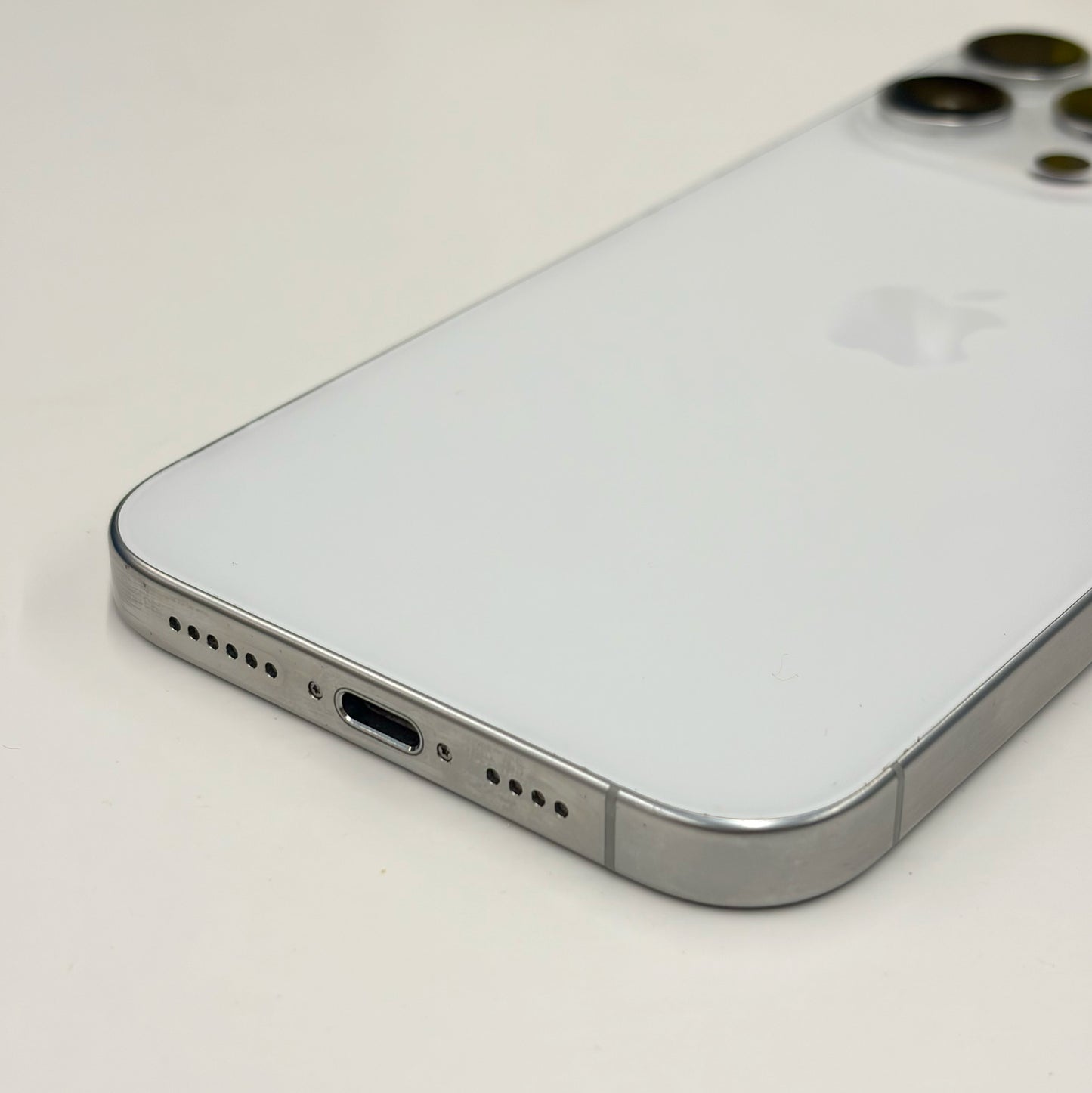 iPhone 16 Pro Max 256GB White Titanium A Grade 100% Battery T8649