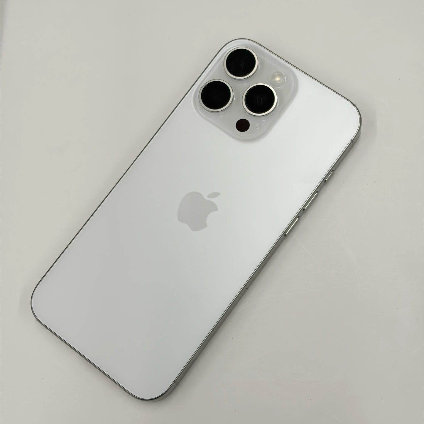 iPhone 16 Pro Max 256GB White Titanium A Grade 100% Battery T8649