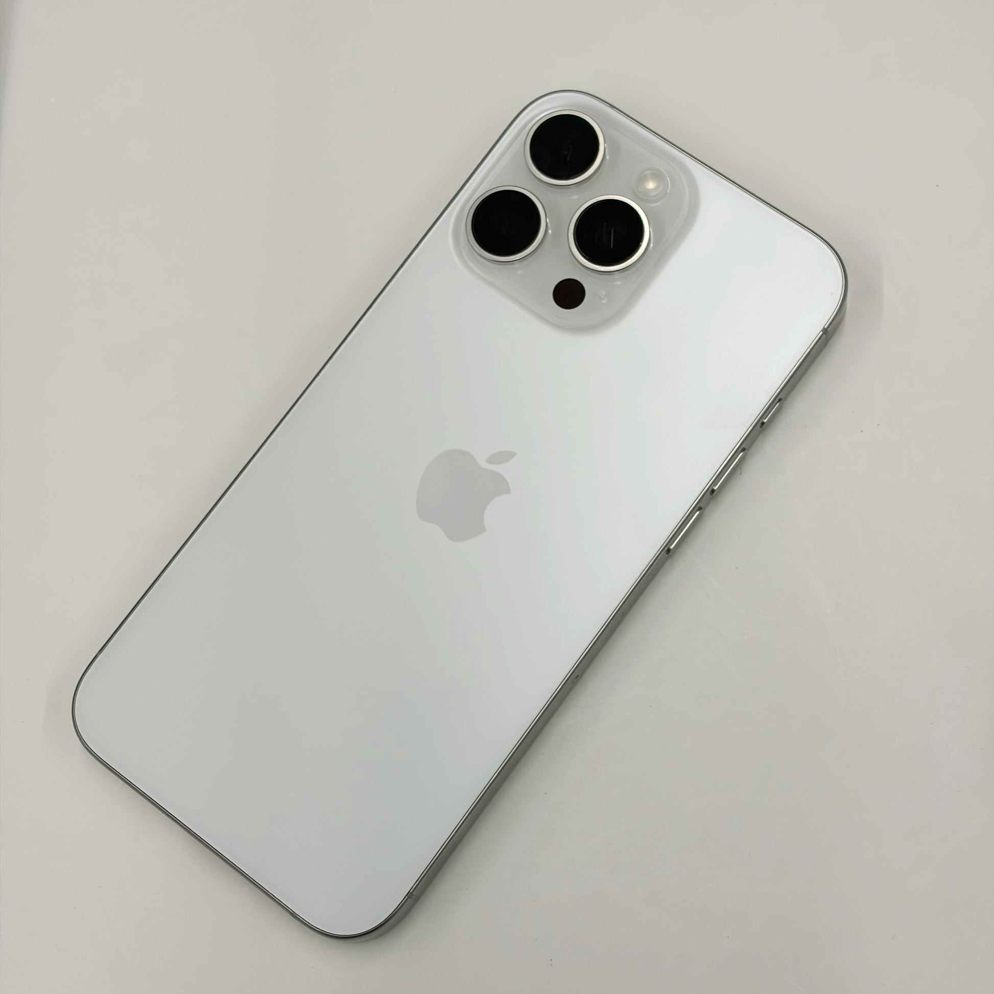iPhone 16 Pro Max 256GB White Titanium A Grade 100% Battery T8649