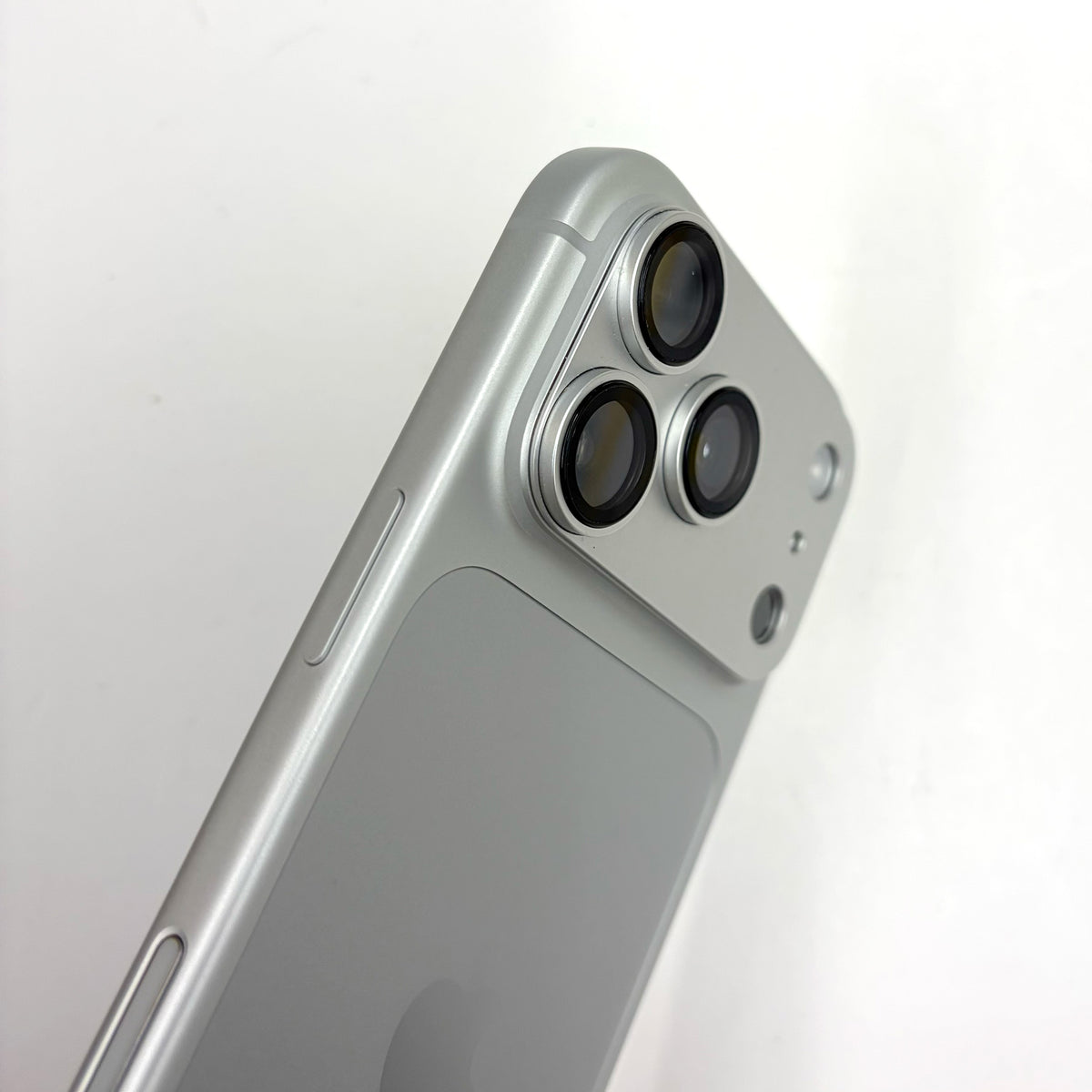iPhone 18 Pro Silver 256GB 100% Battery (A Grade) T8933
