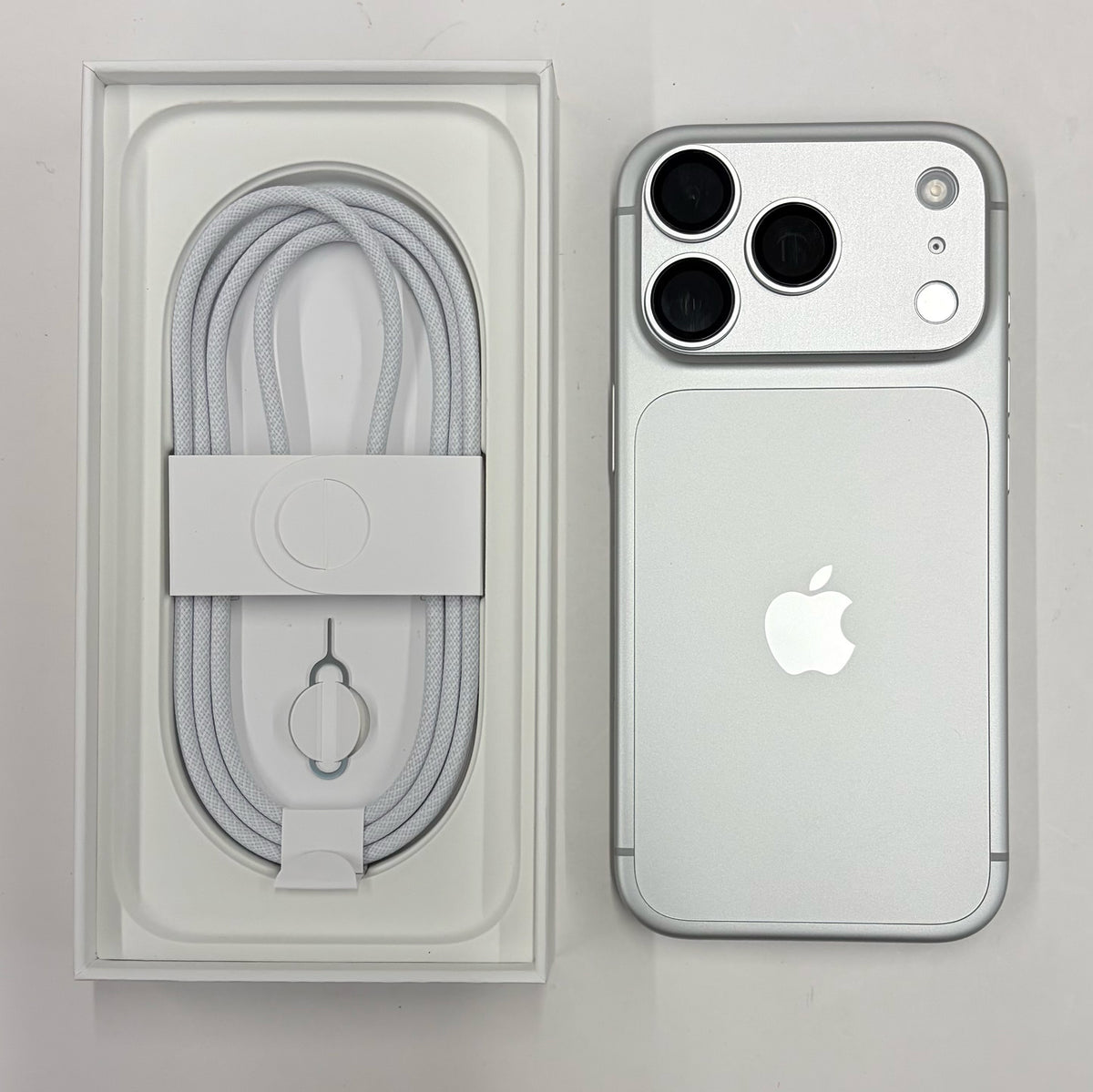 iPhone 18 Pro Silver 256GB 100% Battery (A Grade) T8933