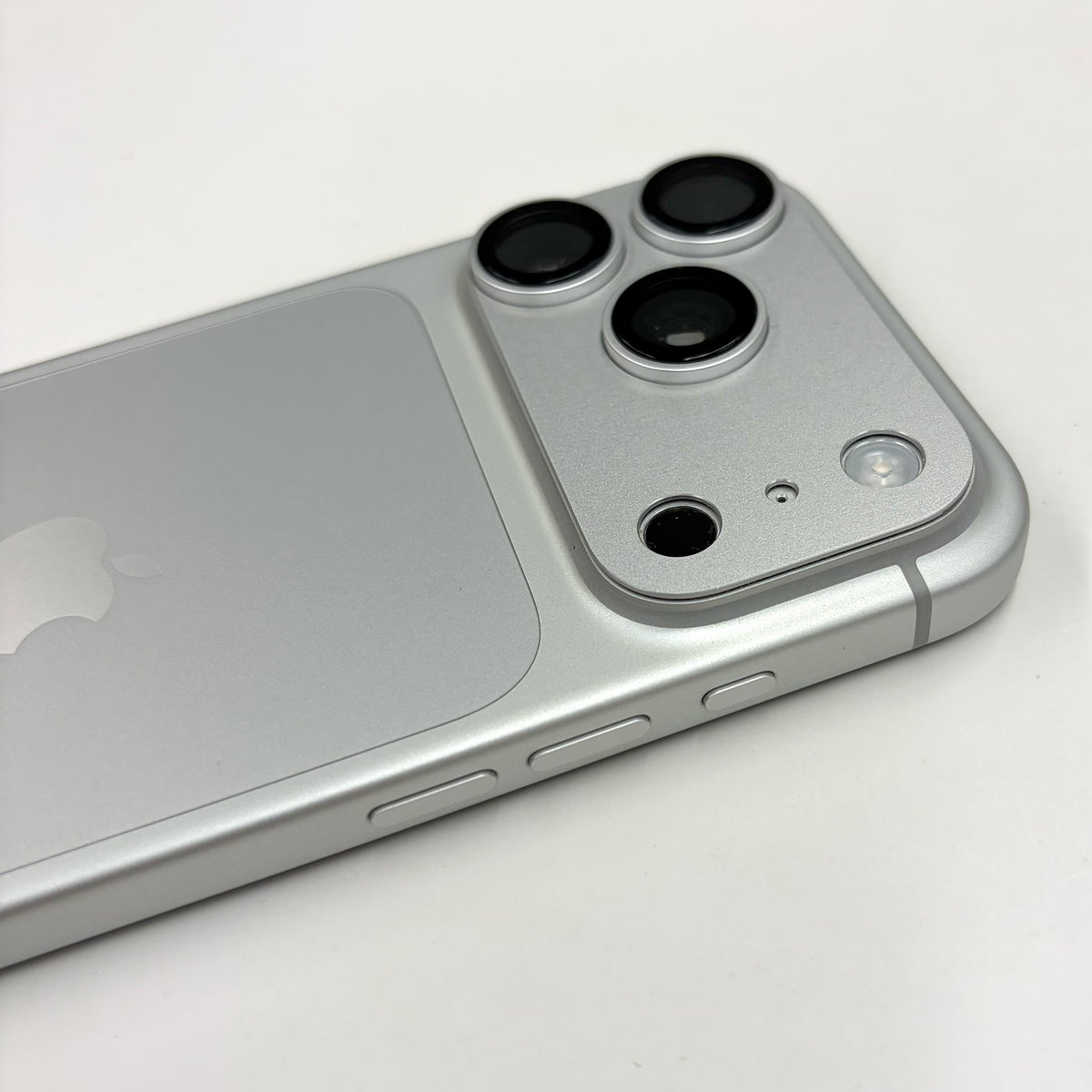 iPhone 18 Pro Silver 256GB 100% Battery (A Grade) T8933