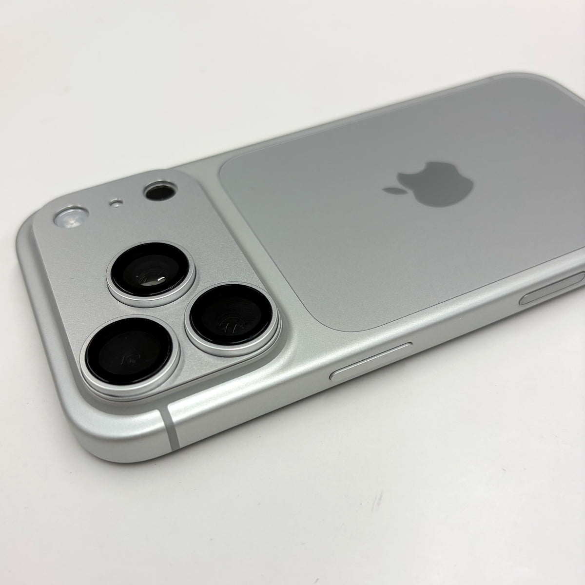 iPhone 18 Pro Silver 256GB 100% Battery (A Grade) T8933