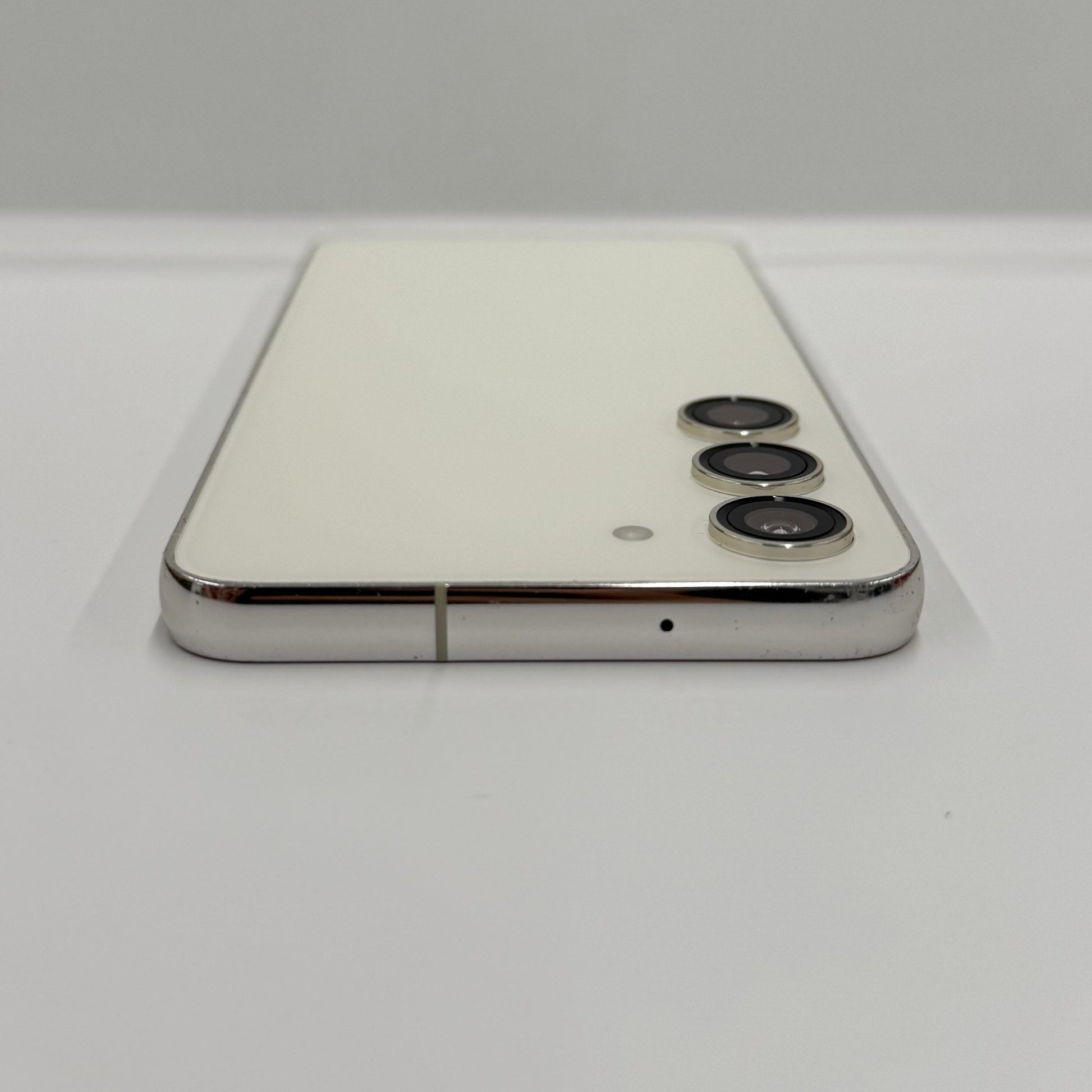 Samsung Galaxy S23 128GB Cream T8078 - trade.com.au