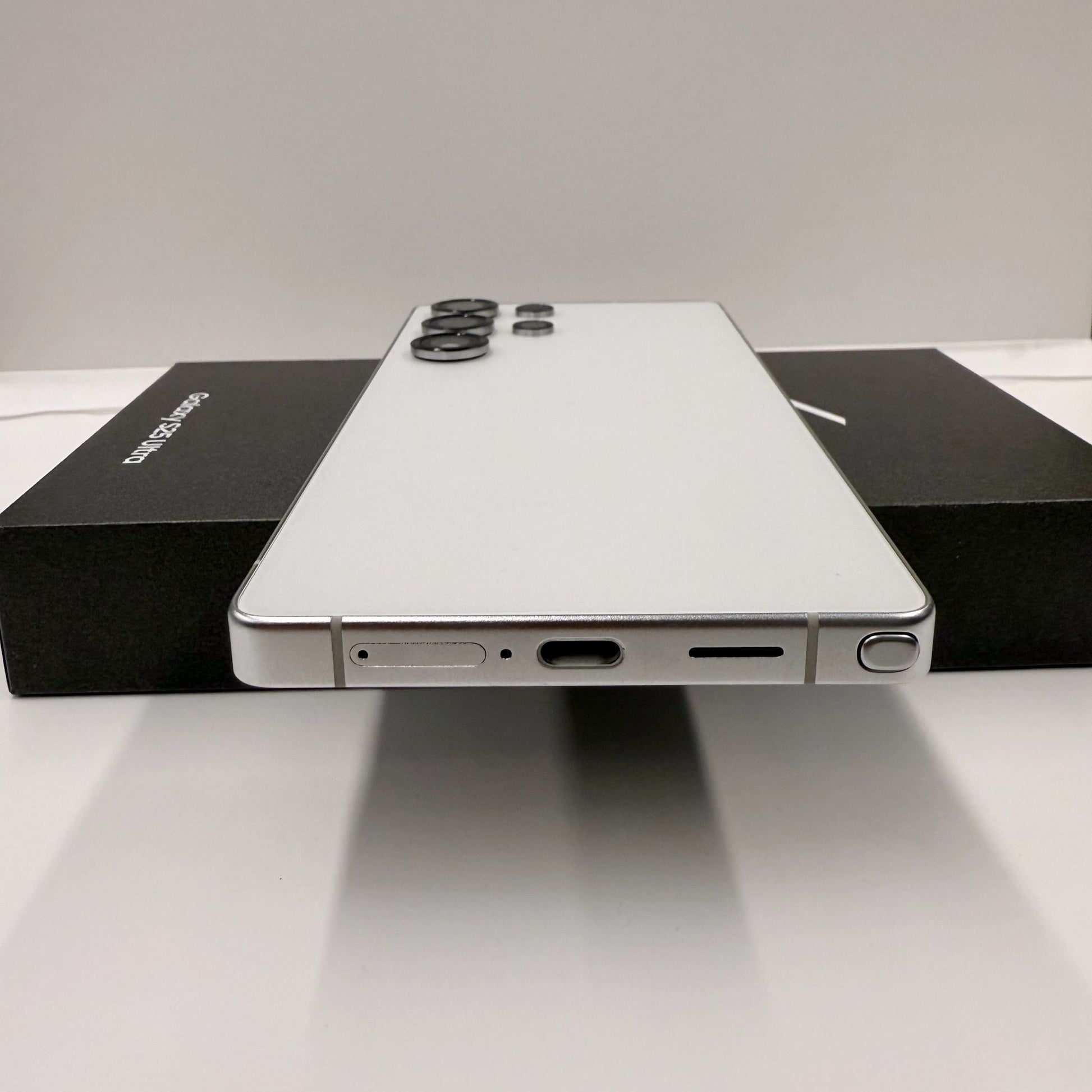 Samsung Galaxy S25 Ultra 256GB Titanium Whitesilver - trade.com.au