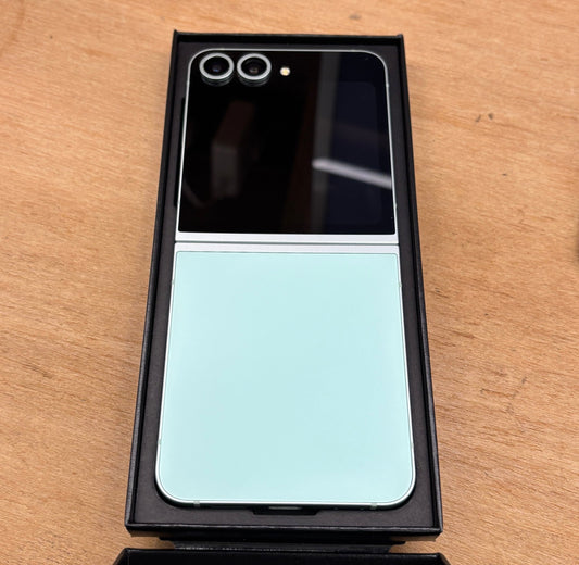 Samsung Galaxy Z Flip6 256GB Silver Shadow - trade.com.au